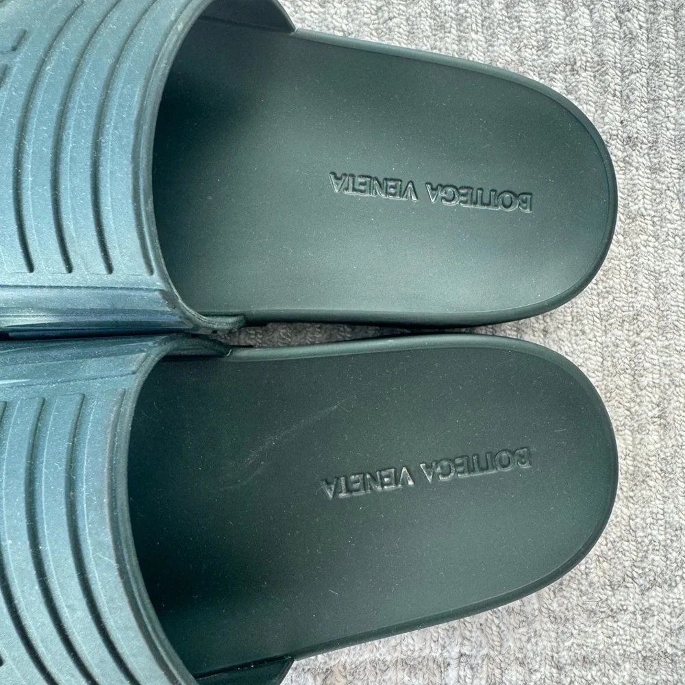 Bottega Veneta Slides in color Inkwell